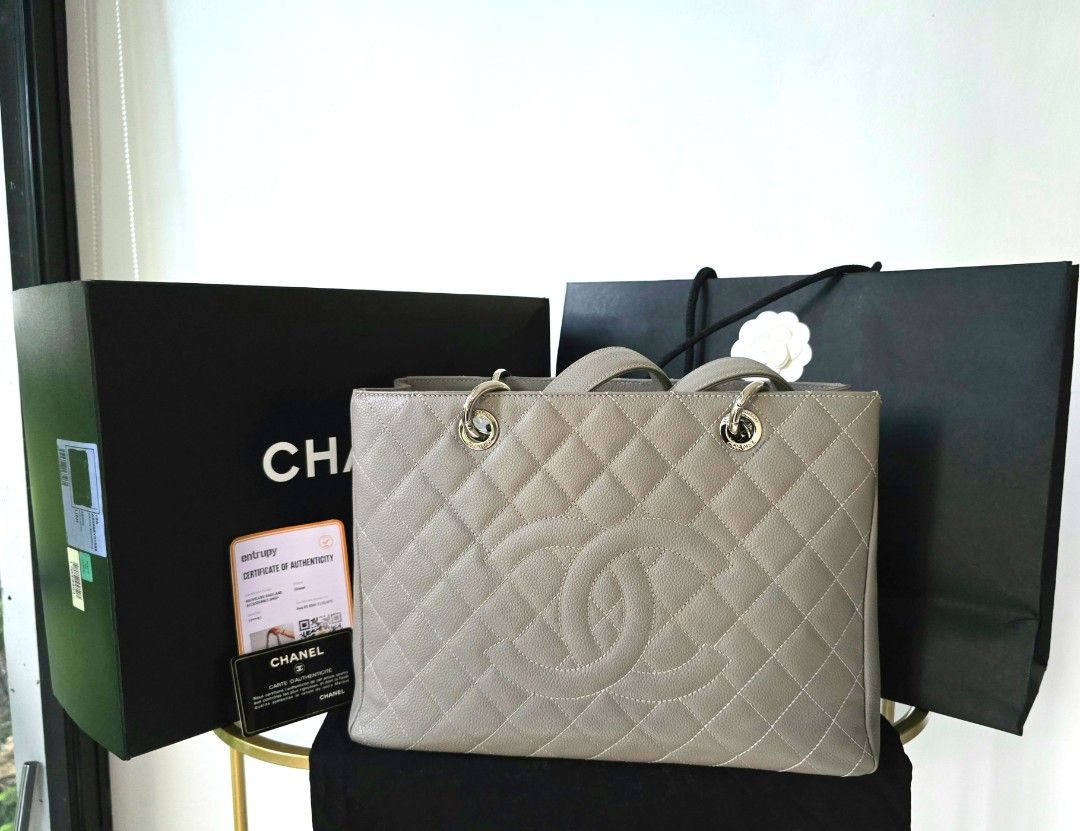 ❗️FASTBREAK❗️Chanel GST SHW S17 (Gris Clair) (Category: Luxury Bags & Wallets) located in Cebu City. Submitted by anythingunderthesun0211 (Listing ID 1453923259, Image 1). Description: 100% Authentic Rare Color in Gris Clair Inclusions: Box, Paperbag, Dustbag, AUTHENTICITY CARD (S17) and Entrupy Certificate money back guaranteed if proven fake😇.