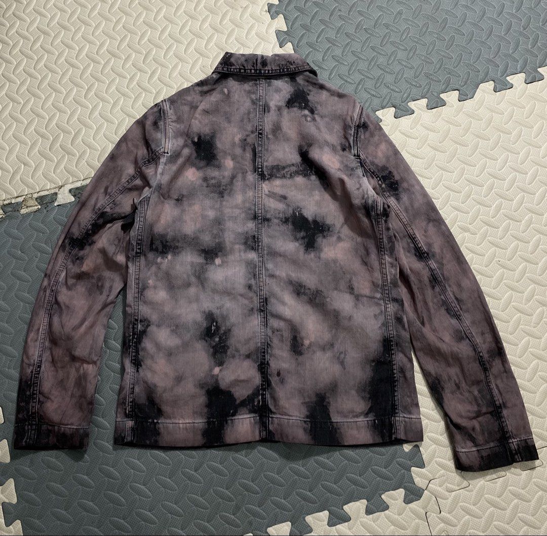 CHRISTIAN DIOR Bee Embroidered Tie-Dye Work Jacket❗️ (Category: Luxury Apparel) located in Cebu City. Submitted by darl.g (Listing ID 1453951909, Image 3). Description: •CHRISTIAN DIOR Bee Embroidered Tie-Dye Work Jacket❗️ •Authentic Dior work jacket •Unique tie-dye pattern •Iconic bee embroidery on chest pocket •Button-up front closure • Multiple functional pockets •Ideal for layering over outfits •SMALL up to MEDIUM fits Width -18 Length -24 Ex