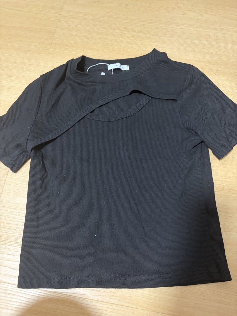 Clothes Bundle (Category: Shirts) located in Singapore. Submitted by mdnelyy (Listing ID 1453930772, Image 6). Description: fits Size S, adult ribbed shirts & cropped t-shirts. Include 2 kids ribbed tops size for - 156cm to 164cm. 13-14 yr old total 10 pcs for $6..