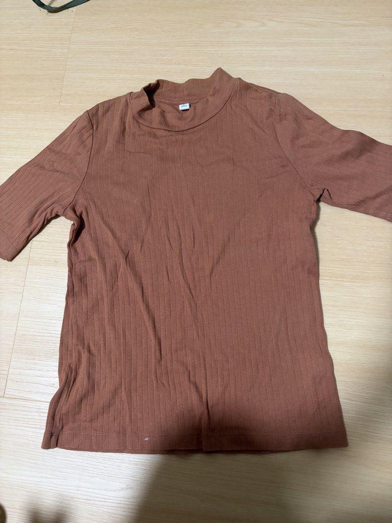 Clothes Bundle (Category: Shirts) located in Singapore. Submitted by mdnelyy (Listing ID 1453930772, Image 9). Description: fits Size S, adult ribbed shirts & cropped t-shirts. Include 2 kids ribbed tops size for - 156cm to 164cm. 13-14 yr old total 10 pcs for $6..