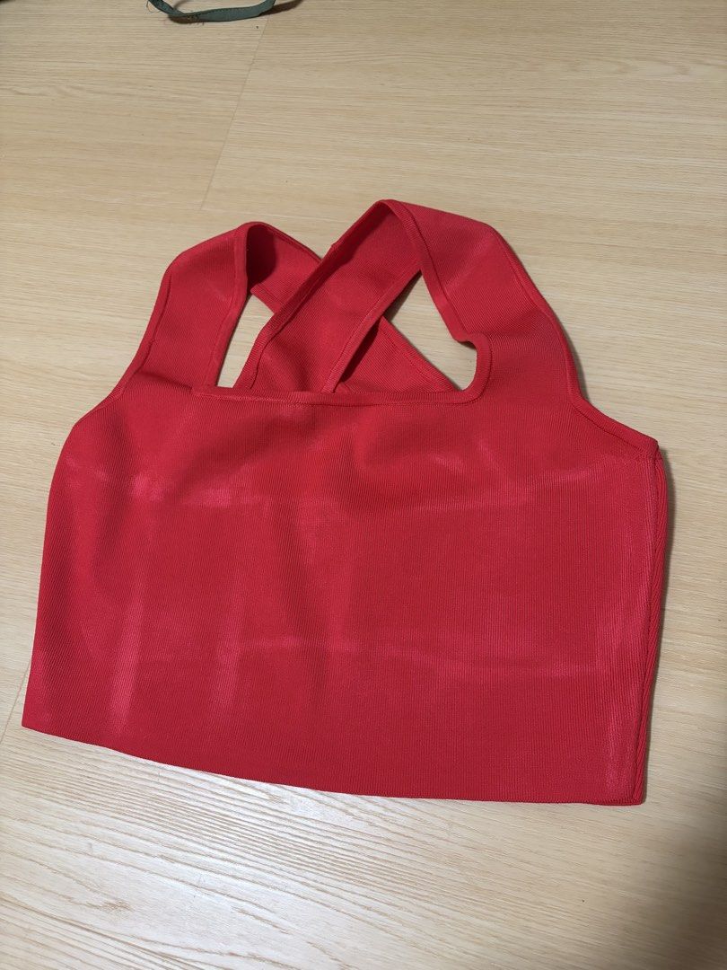 Clothes Bundle (Category: Shirts) located in Singapore. Submitted by mdnelyy (Listing ID 1453930772, Image 4). Description: fits Size S, adult ribbed shirts & cropped t-shirts. Include 2 kids ribbed tops size for - 156cm to 164cm. 13-14 yr old total 10 pcs for $6..