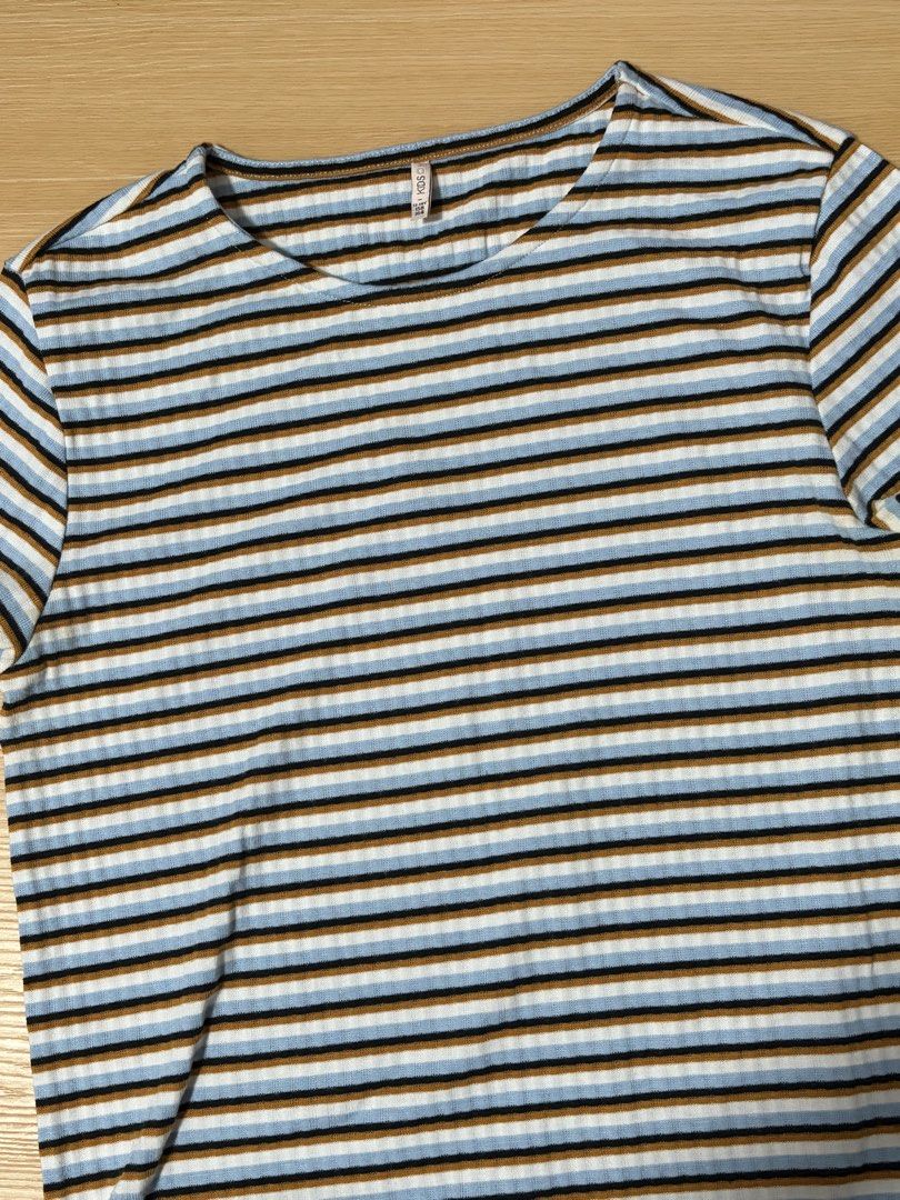 Clothes Bundle (Category: Shirts) located in Singapore. Submitted by mdnelyy (Listing ID 1453930772, Image 10). Description: fits Size S, adult ribbed shirts & cropped t-shirts. Include 2 kids ribbed tops size for - 156cm to 164cm. 13-14 yr old total 10 pcs for $6..