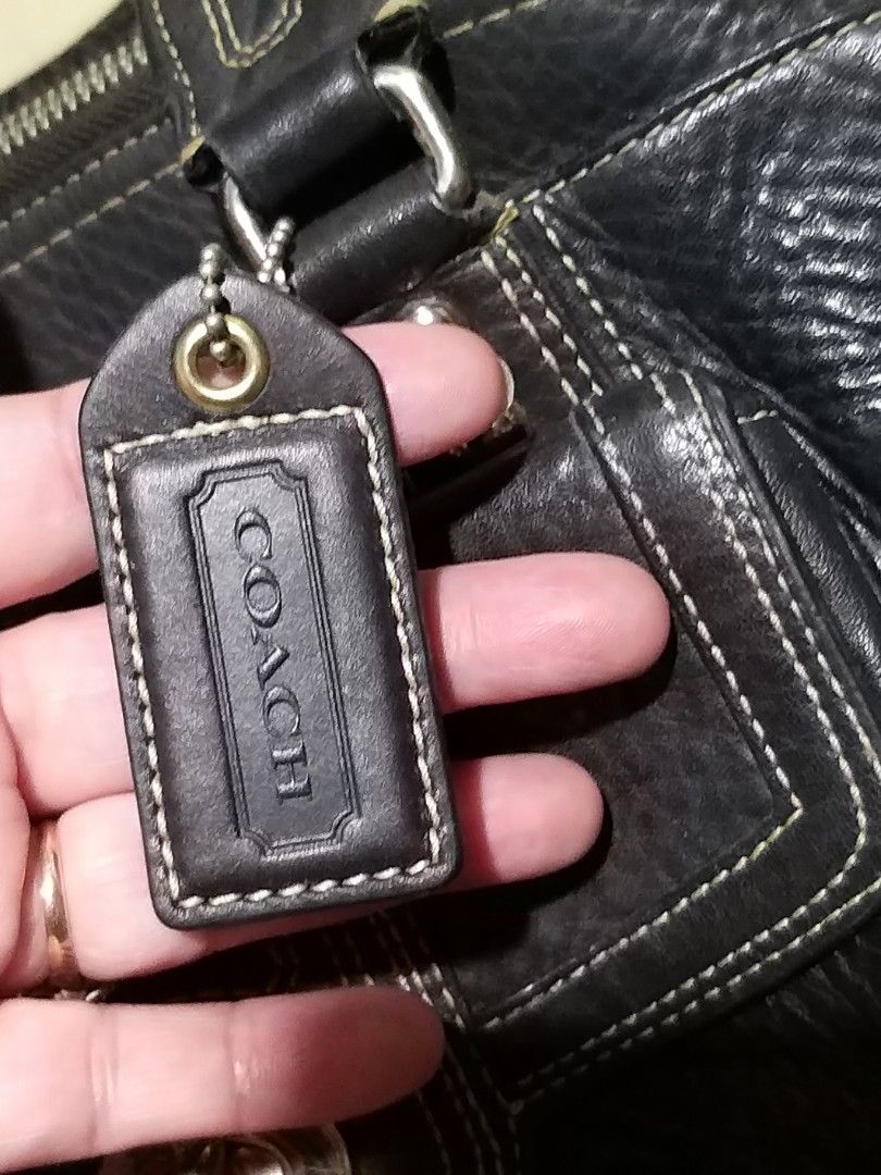 Coach bag (Category: Tote Bags) located in Marikina City. Submitted by my_charmingly (Listing ID 1453988709, Image 2). Description: Coach bag black Gift fr US light scratches, no repair clean in and out payment tru Gcash, bank transfer sf by the buyer pm if interested no to time wasters .