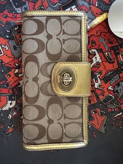 (Category: ) located in . Submitted by wear.next (Listing ID 1453847651, Image 1). Description: .