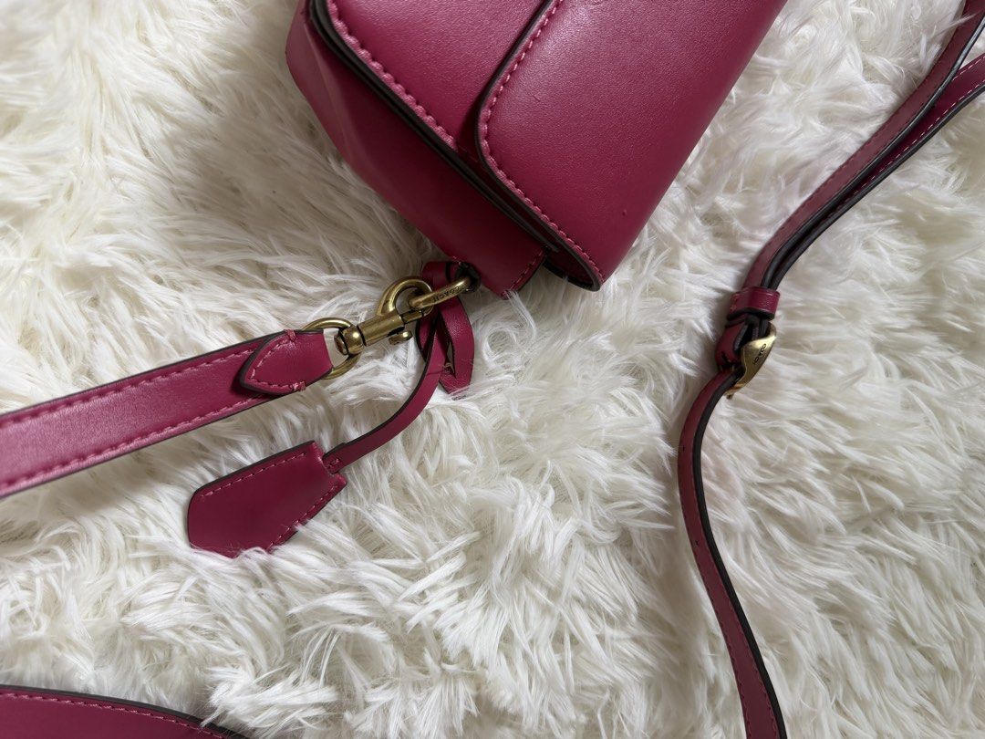 Coach Sling Shoulder Bag in Pink (Category: Luxury Bags & Wallets) located in Cebu City. Submitted by gdcebu (Listing ID 1453863141, Image 3). Description: .