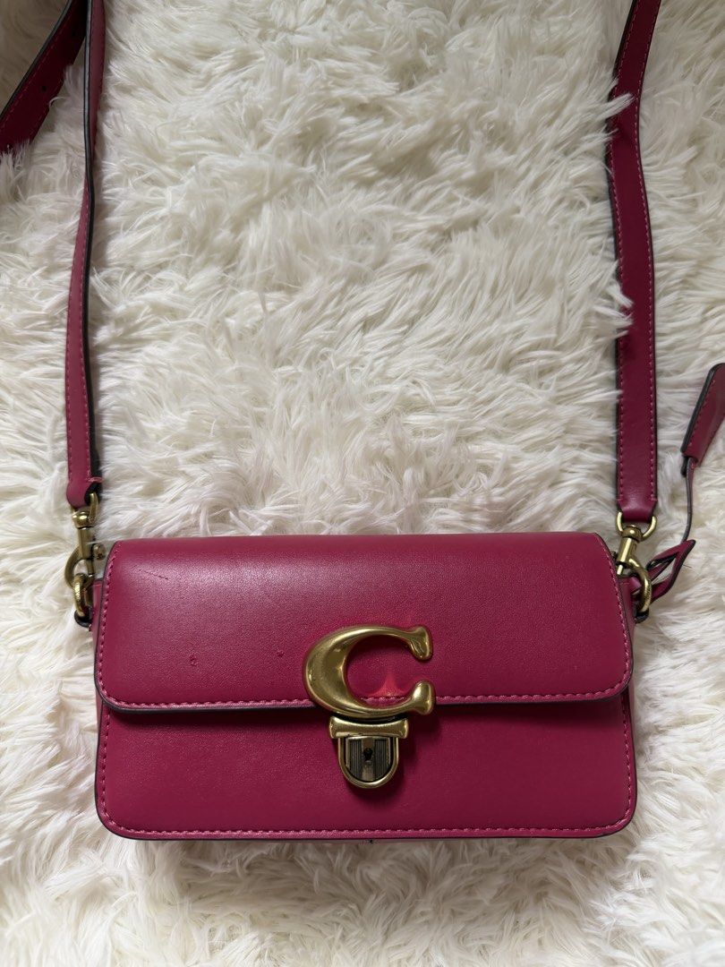 Coach Sling Shoulder Bag in Pink (Category: Luxury Bags & Wallets) located in Cebu City. Submitted by gdcebu (Listing ID 1453863141, Image 2). Description: .