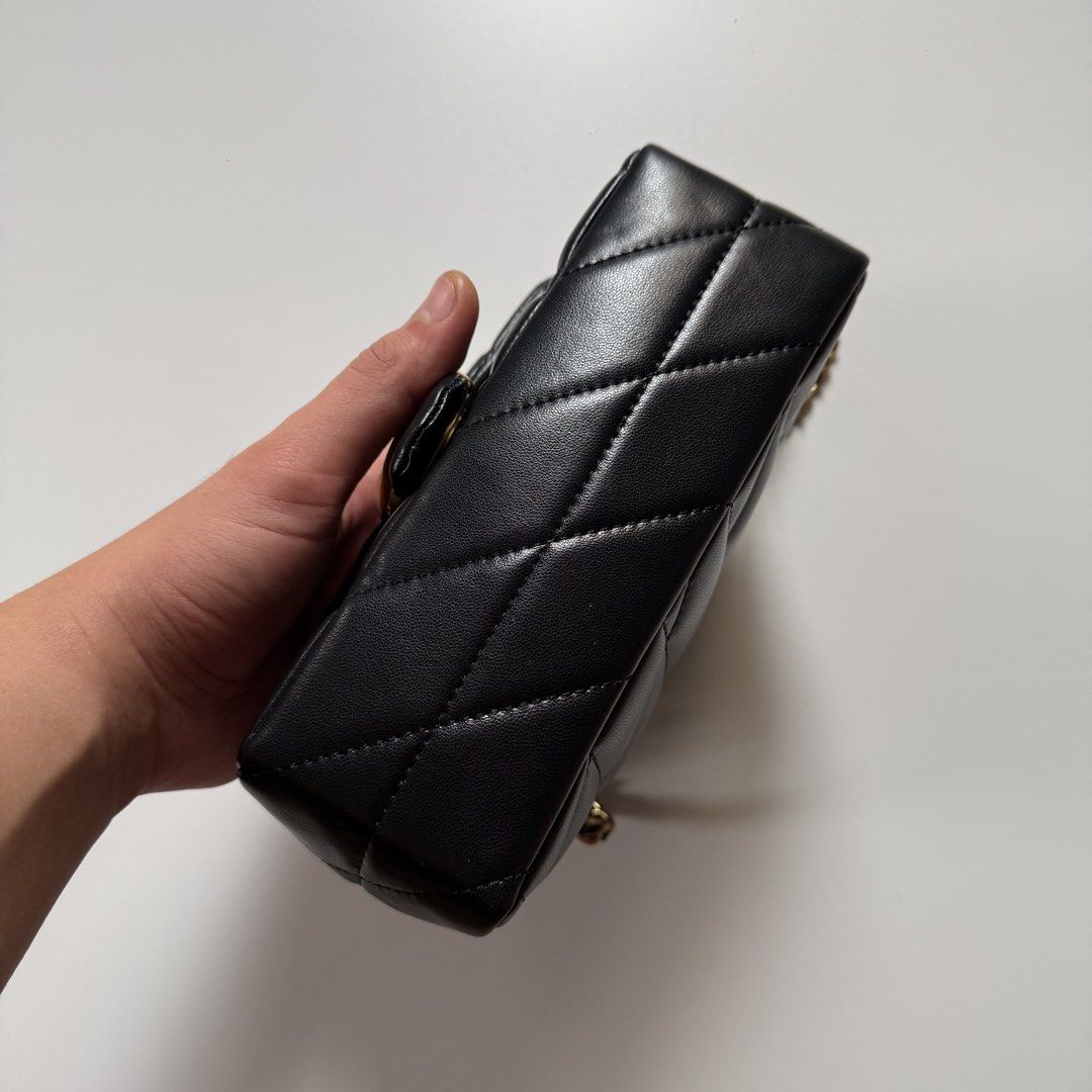Coach tabby bolsa black 20 quilted chain shoulder sling (Category: Luxury Bags & Wallets) located in Cavite. Submitted by kalebfindsluxs (Listing ID 1453961313, Image 3). Description: Coach tabby bolsa black 20 quilted chain shoulder sling Good Sign of usage Check details - 3800 + sf Loc cavite Jnt / lalamove.