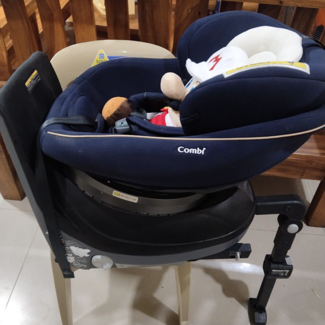 Combi culmove smart ISOFIX 360 degree rotation (Category: Car Seats) located in Cavite. Submitted by dimple082 (Listing ID 1453925575, Image 3). Description: This Combi Culmove Smart ISOFIX child seat features a 360-degree rotation function and is equipped with an Eggshock cushion for enhanced shock absorption. [1, 2].