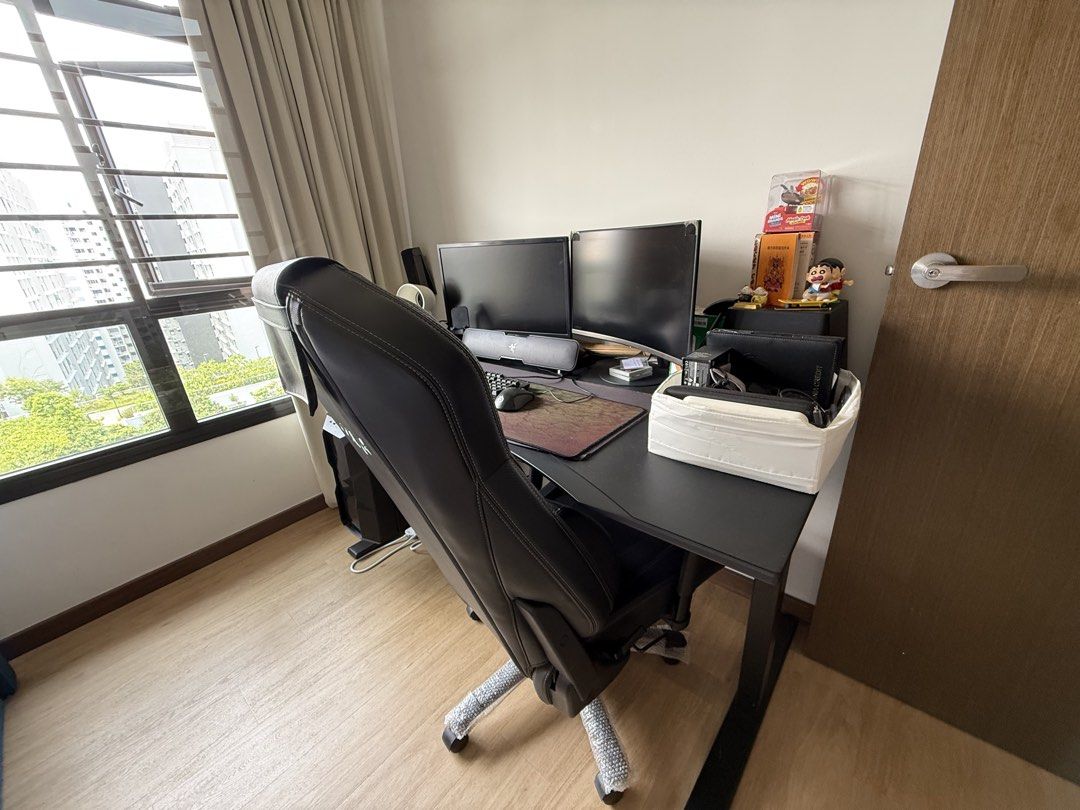 Computer table (Category: Tables & Sets) located in Singapore. Submitted by sherri.soon (Listing ID 1453856578, Image 2). Description: Computer desk Likely used Pm .