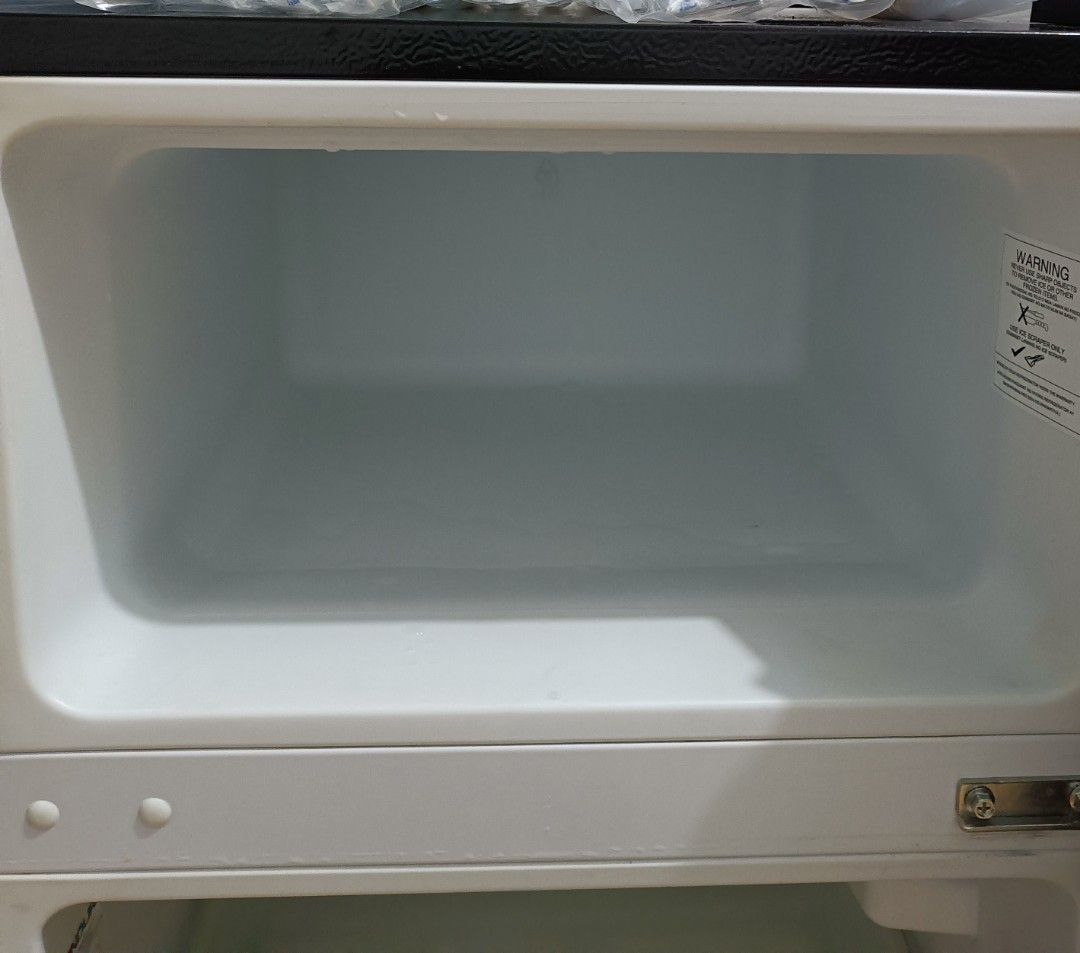 CONDURA PERSONAL REF GORILLA GLASS SUPERSALE (Category: Other Kitchen Appliances) located in Manila. Submitted by ilovesupersale (Listing ID 1453823219, Image 3). Description: WITH FREEBIES NO ISSUE CONDURA PERSONAL REF WORKING CONDITION WORKING CONDITION WORKING CONDITION.