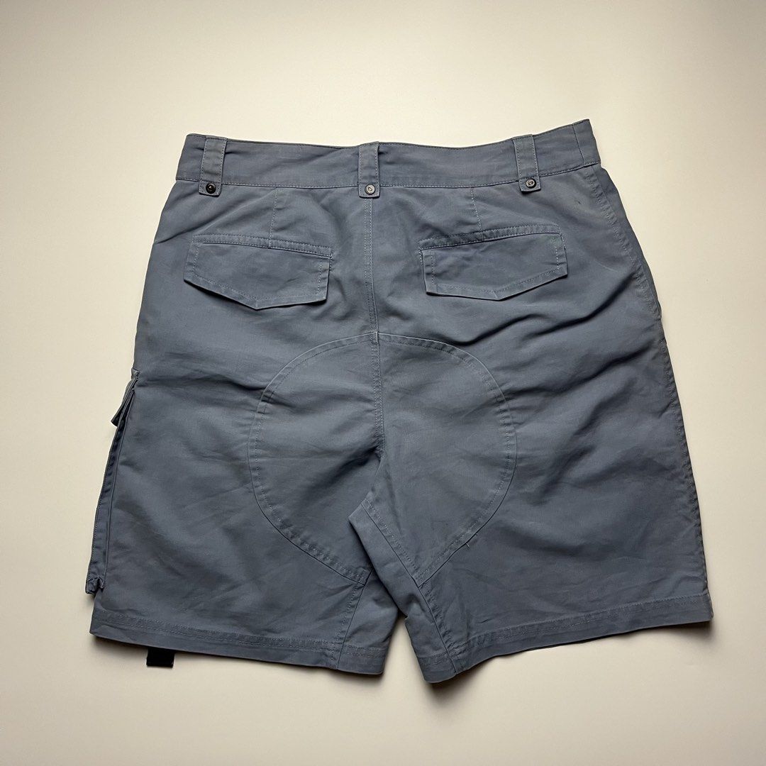 Dior x Alyx Buckle Cargo Shorts Slate (Category: Luxury Apparel) located in Manila. Submitted by streetsavvy (Listing ID 1453916713, Image 2). Description: Dior x Alyx Buckle Cargo Shorts Slate Size: 44 Waist: 30” Length: 19” Inseam: 8” Hip: 18” Knee: 13” Leg Opening: 11” Front rise: 12” Measured in Inches This piece represents a defining moment in modern menswear, hailing from the early era of Kim Jones’ tenure at Dior Men (Spring/Summer 2020). 