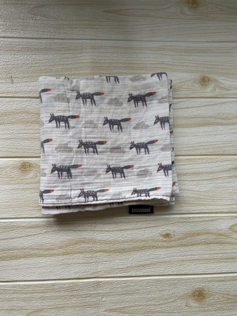 Dono&Dono Light Muslin Cuddle Blanket (Category: Changing Mats & Accessories) located in Cebu City. Submitted by yjainani (Listing ID 1453989116, Image 2). Description: features a repeating fox pattern with red-tipped tails.It is crafted from a blend of 100% cotton and bamboo processing for a soft texture.The versatile blanket is suitable for use as a swaddle, stroller cover, or nursing cover.