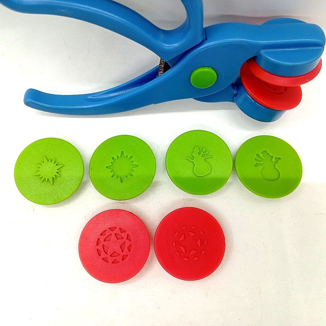 Embossing Tool with Detachable Design Discs (Category: Craft Supplies & Tools) located in Imus. Submitted by mostlyvintage (Listing ID 1453903537, Image 3). Description: 🎀 detachable discs feature different designs 🎀 🌸 for fashion finds and other stuff, pls. visit my other store: https://carousell.app.link/wzOYM5gGTxb.