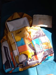 （分類：）位於 。 由 smartwear2ndhand 提交（商品編號 1453934624，圖片 1）。簡介： 。