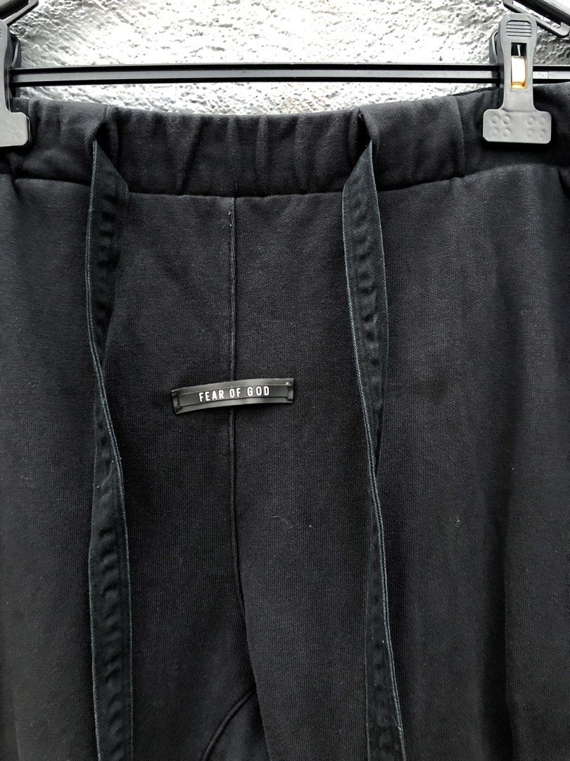 FEAR OF GOD SIXTH COLLECTION! (Category: Joggers) located in Caloocan City. Submitted by neonfinds (Listing ID 1453975548, Image 2). Description: Pristine Condition 42 Inch Length, 17 Inch Waist. I’ll take an offer🫡 📍Las Piñas City 📦JnT/Lalamove Dm if interested!!!.