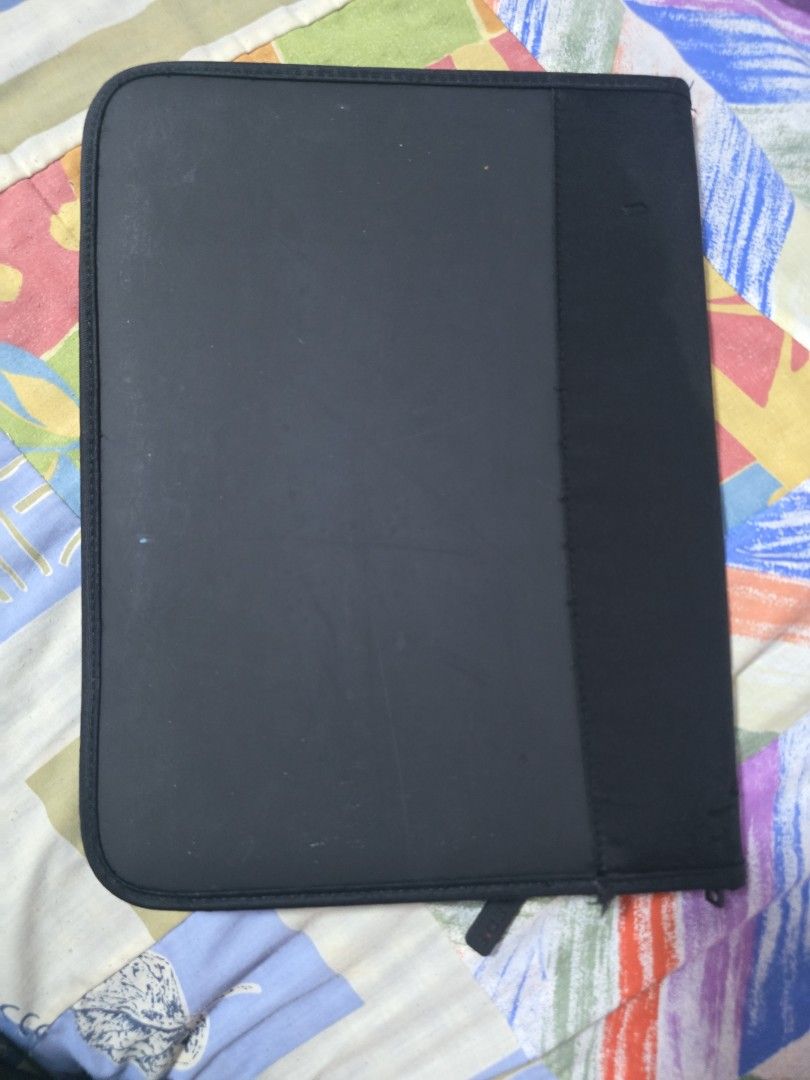 Folder (Category: Stationery & School Supplies) located in Singapore. Submitted by huanghouse (Listing ID 1453940082, Image 3). Description: Pick up at bukit panjang mrt yew tee mrt spring leaf mrt upper changi mrt macpherson mrt commonwealth mrt clementi mrt.