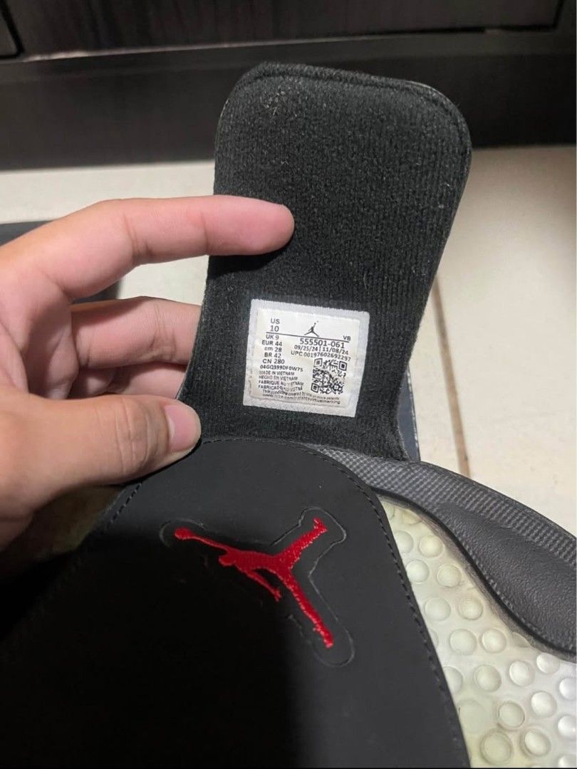 FOR SALE (Category: Slippers & Slides) located in Manila. Submitted by pusha____pss (Listing ID 1453924281, Image 3). Description: FOR SALE HYDRO 5 SIZE 10 COMPLETE WITH BOX 1950 ONLY MALATE MANILA LOCATION.