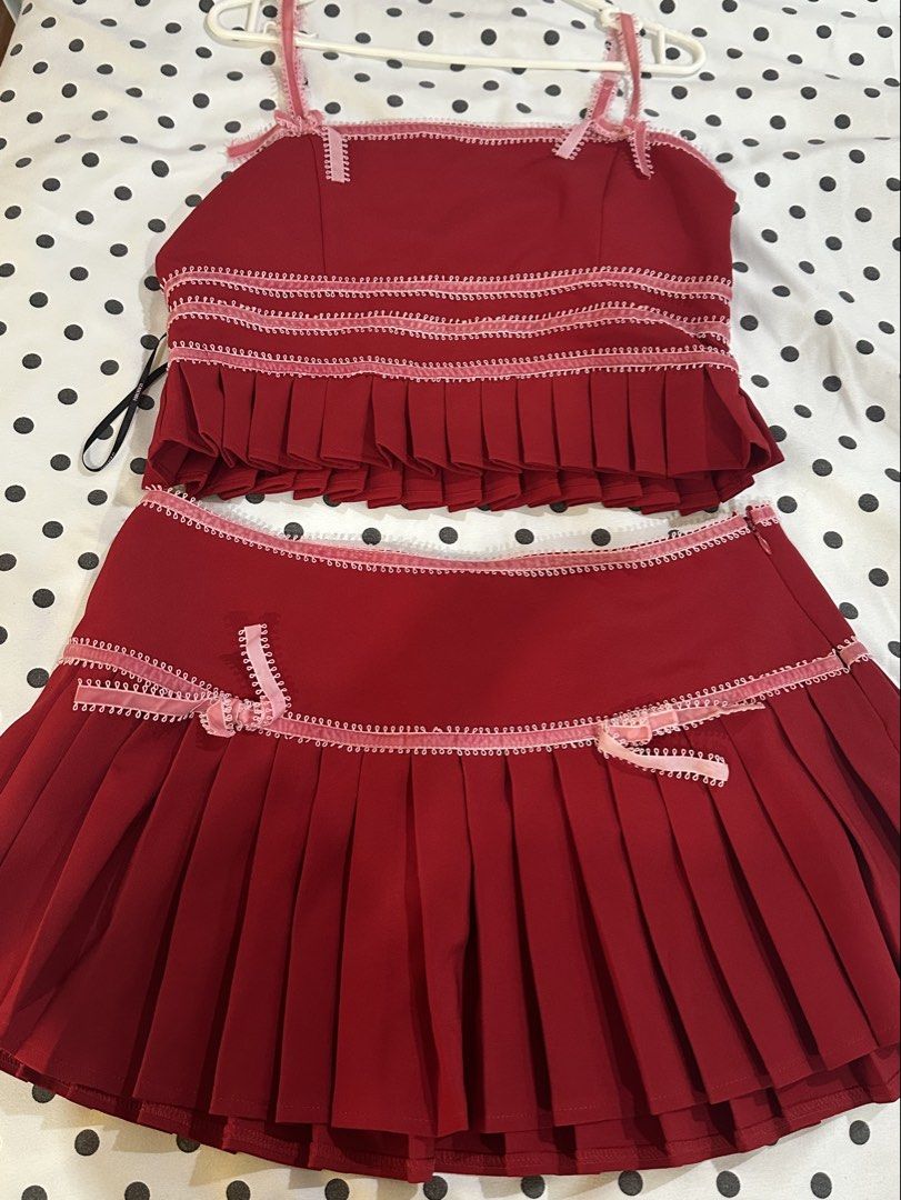 Forever 21 Red Coords - MEDIUM (Category: Sets or Coordinates) located in San Fernando. Submitted by toffee30 (Listing ID 1453903765, Image 1). Description: Worn Twice.
