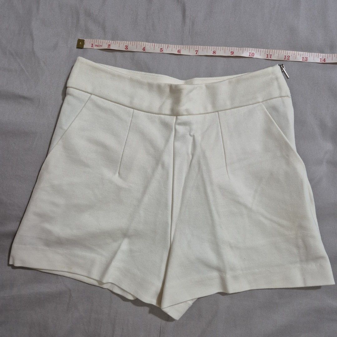Forever 21 White High Waisted Shorts Size S (Category: Shorts) located in Caloocan City. Submitted by pamev (Listing ID 1453906018, Image 2). Description: rfs: decluttering mop: gcash/maya/bdo/bpi shipping: j&t/lalamove/grab (sf to be shouldered by the buyer) loc: north caloocan.