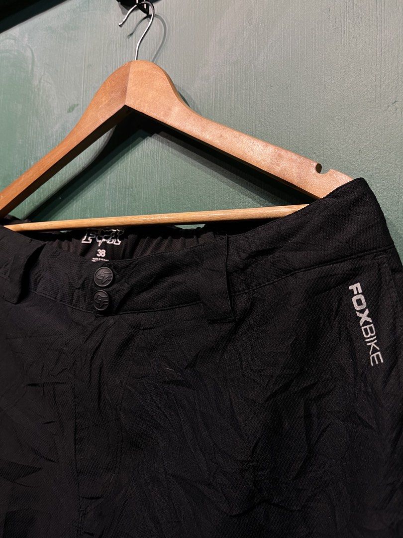 Fox mountain bike short (Category: Shorts) located in Legazpi City. Submitted by lobasmarka55195 (Listing ID 1453960455, Image 3). Description: Bagong bago pwde sa maselan solid nito .