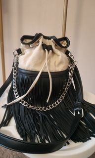 (Category: ) located in . Submitted by linenandsilk (Listing ID 1453937329, Image 1). Description: .