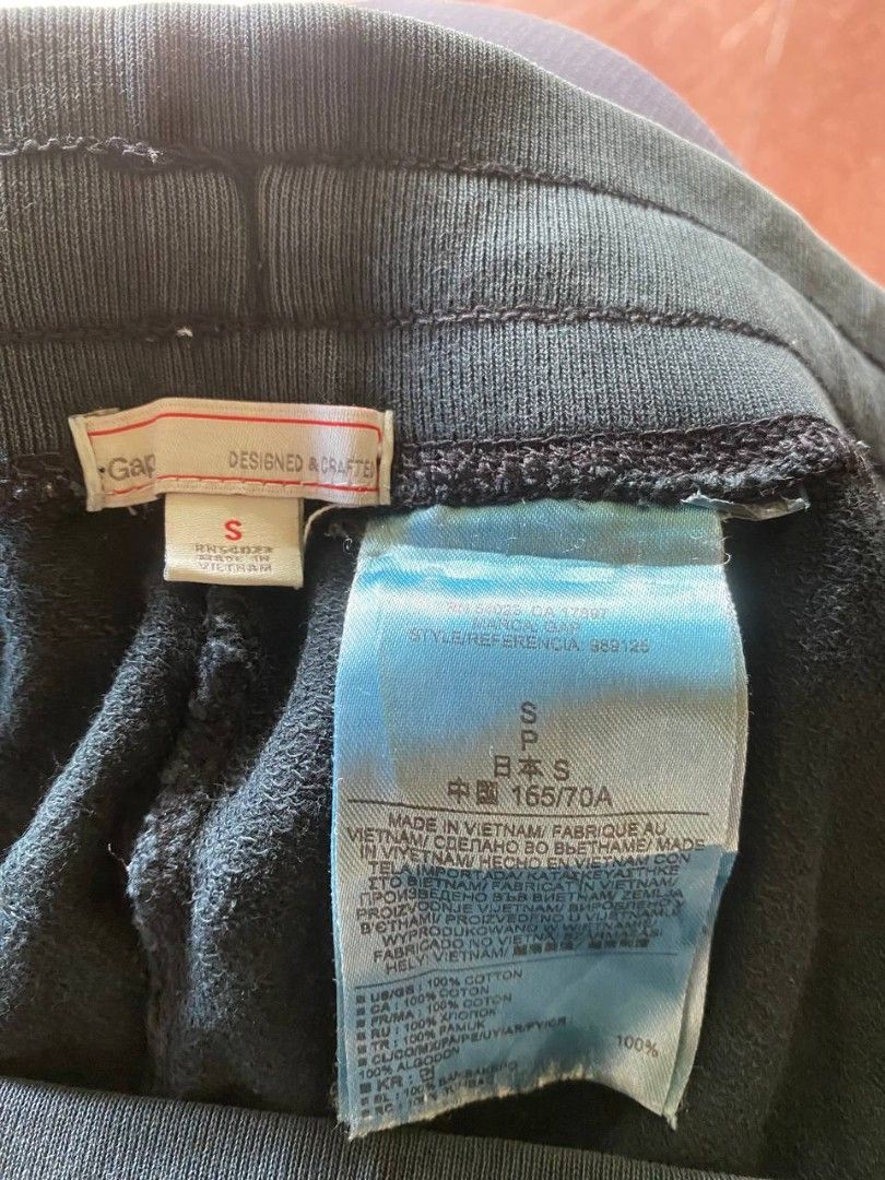 GAP (Category: Joggers) located in Pasir Mas. Submitted by ayohjoe08 (Listing ID 1453919566, Image 3). Description: Pinggang 32 Labuh 36.