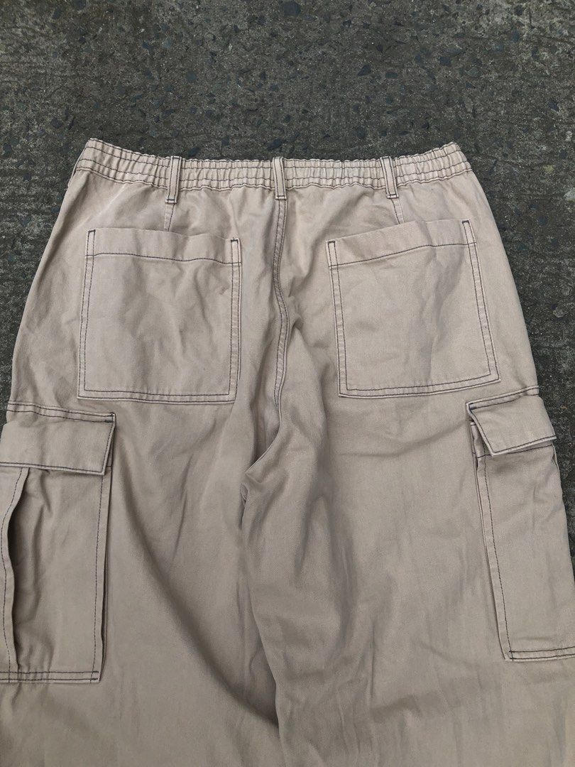 GU CARGO BAGGY PANTS (Category: Jeans) located in Imus. Submitted by chararatzx. (Listing ID 1453904594, Image 3). Description: EXCELLENT LIKE NEW CONDITION CRISPY FLAWLESS COLOR RATE 10/10 -THICK -HEAVY W32 L41 THIGH 16 HEM 11 (adjustable low) SOLID ITEM.