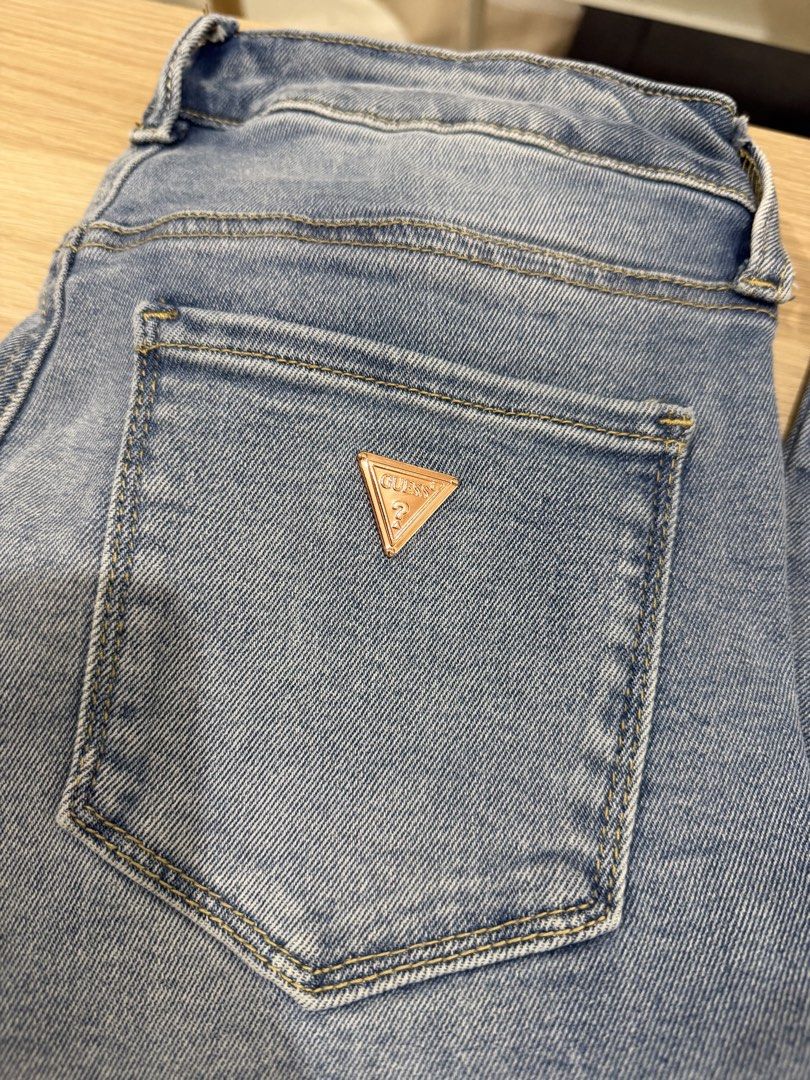 Guess Sexy Curve Jeans (Category: Jeans) located in Makati City. Submitted by declutterwithella (Listing ID 1453870190, Image 3). Description: Original Guess, not from ukay Size: 28 Rfs: does not fit me na.