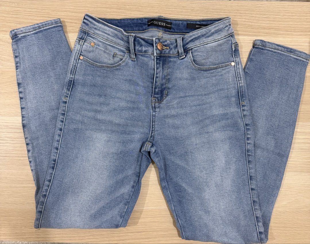 Guess Sexy Curve Jeans (Category: Jeans) located in Makati City. Submitted by declutterwithella (Listing ID 1453870190, Image 1). Description: Original Guess, not from ukay Size: 28 Rfs: does not fit me na.