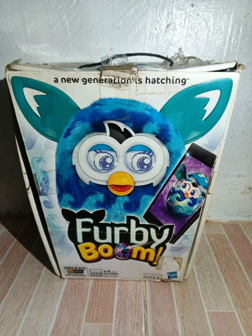 Hasbro Furby Boom! Interactive Toy - Blue (Category: Interactive Toys) located in Manila. Submitted by pogoniyar (Listing ID 1453921825, Image 1). Description: - Interactive Furby Boom toy in blue - Requires 4 AA batteries (not included) - Broken Poster and no sticker - has unknown leak (not battery leak since we check it and the battery compartment is empty) Need repair I don't know if battery ang problem or yung mismong toy na but pa check n'yo