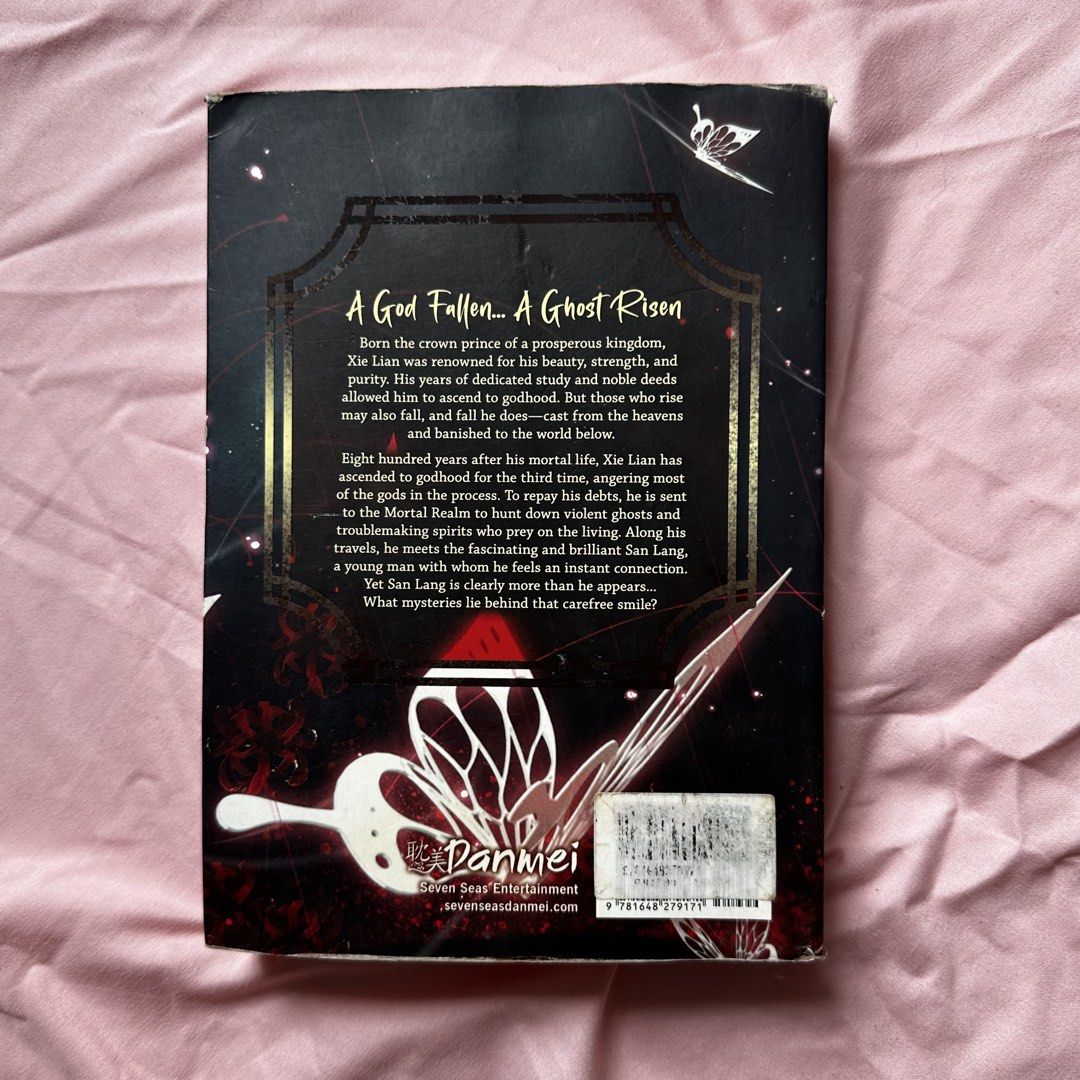 Heaven Official's Blessing Novel Vol. 1 (Category: Storybooks) located in Binalonan. Submitted by angelutters (Listing ID 1453892101, Image 2). Description: - Heaven Official's Blessing Novel, Volume 1 - English Translation - Pages are clean and readable - Spine shows some wear - Perfect for fans of the series.