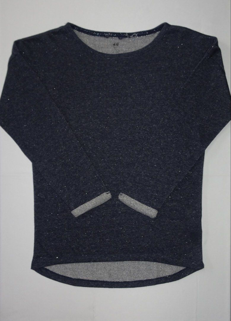 H&M Basic Dark Blue Sparkly Long Sleeve Sweatshirt (Category: Longsleeves) located in Manila. Submitted by kim.declutterss (Listing ID 1453954768, Image 1). Description: - Size: Fits small-medium - Dark blue H&M sweatshirt - Subtle sparkly thread woven throughout - Long sleeves with grey cuff detail - Crew neck - Ideal for casual wear - Color may vary due to lighting.