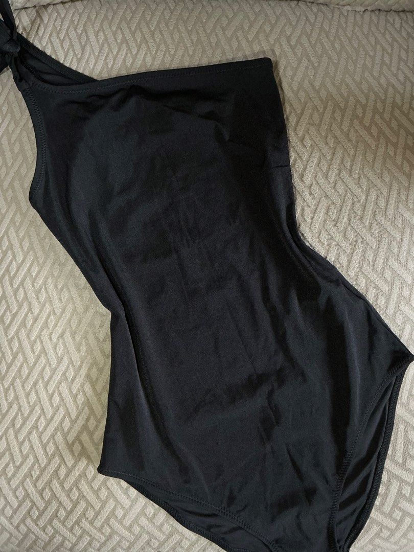 H&M Black One-Piece Swimsuit (Category: Bikinis & Swimsuits) located in Quezon City. Submitted by shopabilitymnl (Listing ID 1453917805, Image 3). Description: .