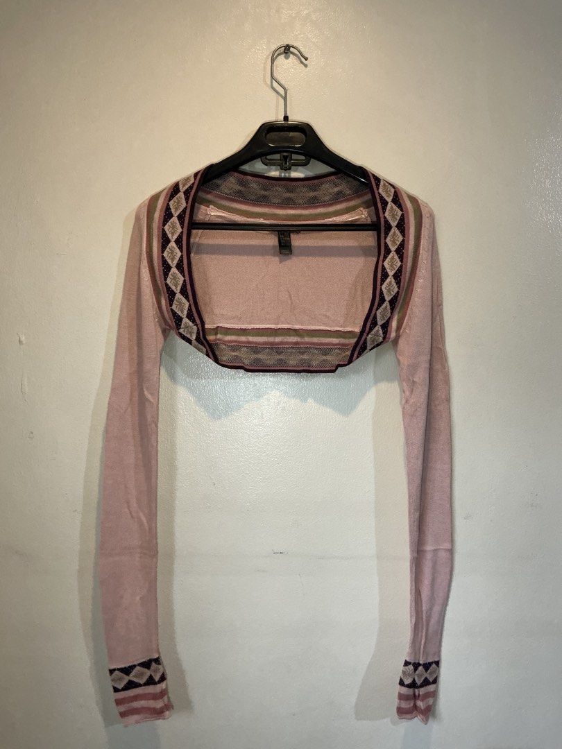 MANGO Cropped Knit Shrug (Pink Argyle Trim) (Category: Coats, Jackets and Outerwear) located in Quezon City. Submitted by shopabilitymnl (Listing ID 1453915622, Image 1). Description: .