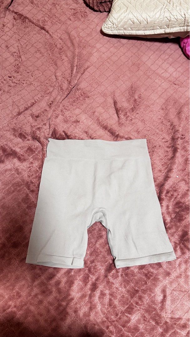 H&M Light Grey Ribbed Seamless Biker Shorts (Category: Shorts) located in Angeles City. Submitted by behindtheseams (Listing ID 1453982907, Image 1). Description: - Light grey biker shorts - Seamless ribbed material - High-waisted fit with comfortable waistband - Stretchy fabric for a great fit - Ideal for workouts and casual wear.