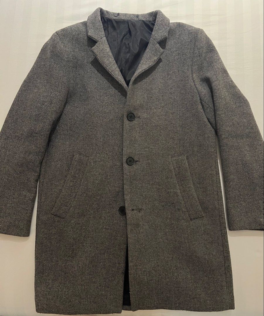 H&M Men’s Coat (Category: Coats, Jackets and Outerwear) located in Quezon City. Submitted by inthefrow (Listing ID 1453908556, Image 1). Description: - Preloved - Tag cut but still in great condition - classic chevron design - Versatile • Best price already .