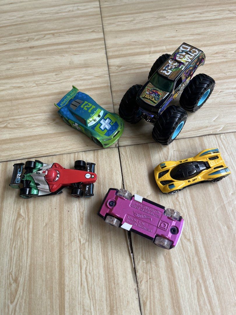 Hot Wheels 2022 Mix Car Aspack (Category: Vehicle & Diecast Models) located in Hagonoy. Submitted by ianthrift_ph (Listing ID 1453957297, Image 1). Description: All good condition Nothing broken or damage No protector (car only).