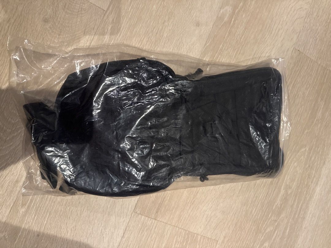 Hydration Backpack (Category: Backpacks) located in Singapore. Submitted by roluya (Listing ID 1453919499, Image 2). Description: .
