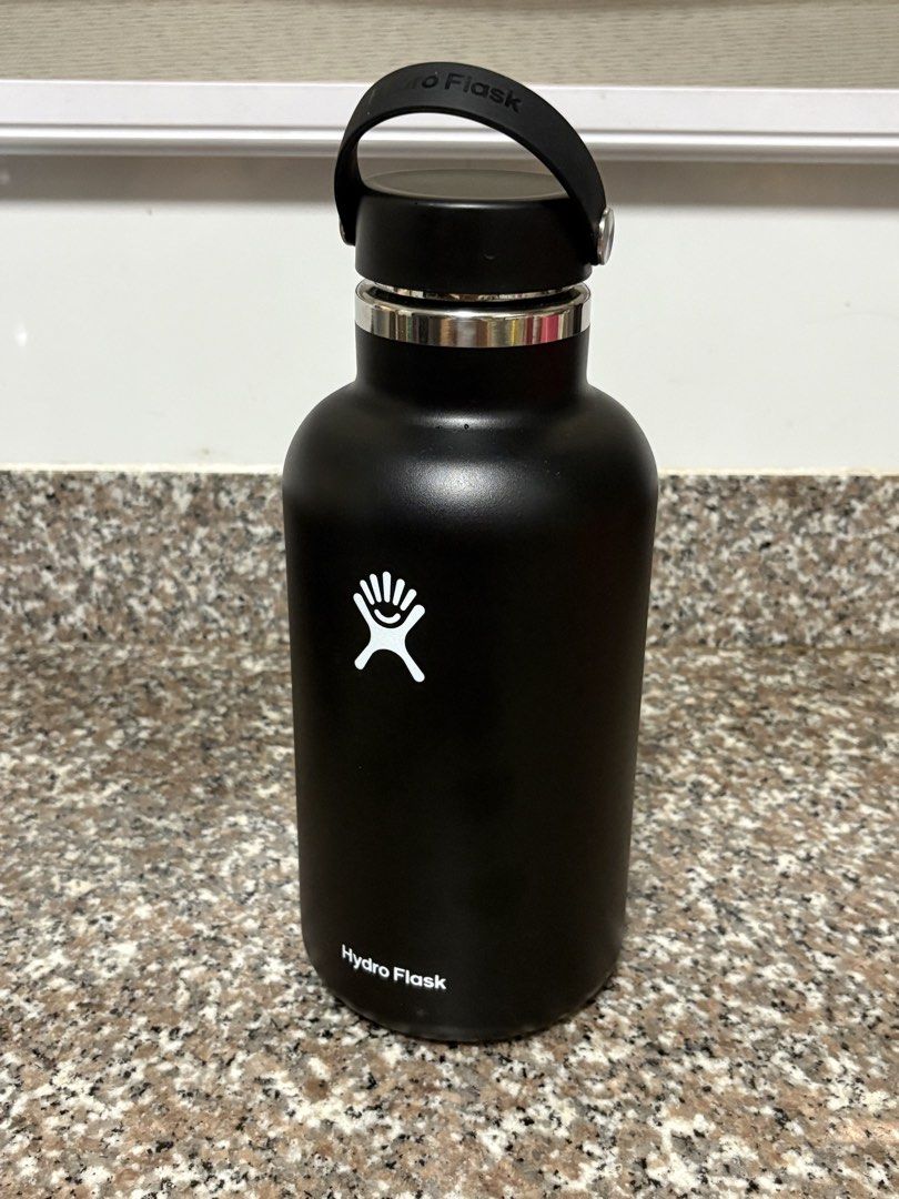 Hydro Flask 64oz (Category: Water Bottles & Tumblers) located in Antipolo. Submitted by abclairefg (Listing ID 1454002424, Image 1). Description: .