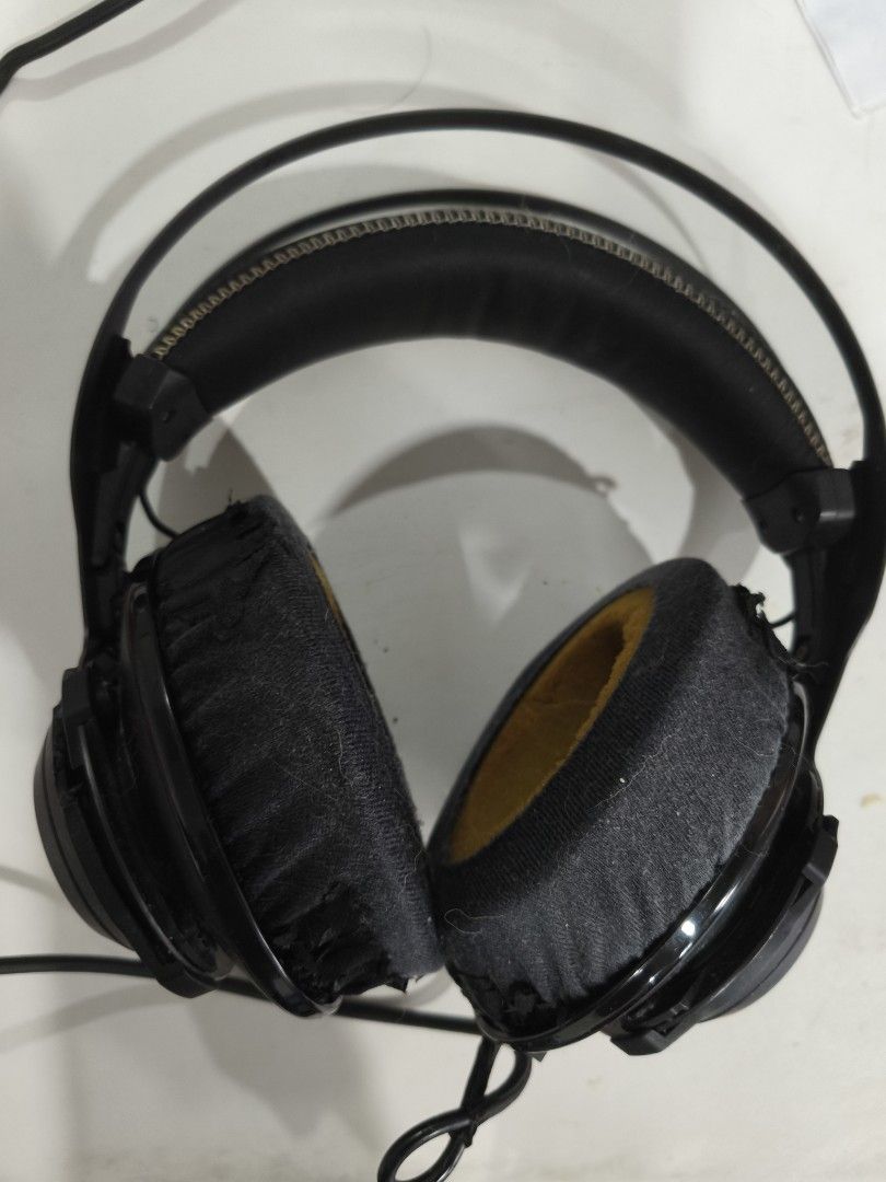 HyperX Revolver Gaming Headset (Category: Headphones & Headsets) located in Manila. Submitted by mikany (Listing ID 1453840171, Image 1). Description: HyperX revolver decluttering issues: faulty mic, ear pads needs replacement loc: vito cruz manila.