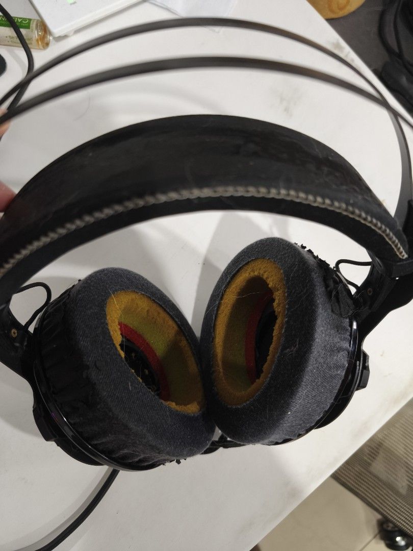 HyperX Revolver Gaming Headset (Category: Headphones & Headsets) located in Manila. Submitted by mikany (Listing ID 1453840171, Image 3). Description: HyperX revolver decluttering issues: faulty mic, ear pads needs replacement loc: vito cruz manila.