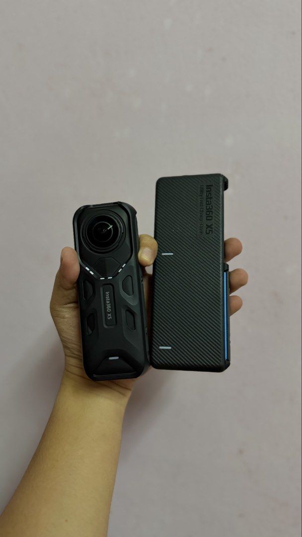 Insta360 X5 (Category: Cameras) located in Kuala Lumpur. Submitted by phonebyte (Listing ID 1453965521, Image 1). Description: Insta 360 X5 untuk dijual ‼️‼️ - Jual sebab jarang sangat pakai. - Sentiasa simpan dalam drybox (camera, battery & charging case) - Warranty expired on 1/6/2026 - Tak pernah repair apa2 , tak pernah masuk air tanpa dive case - Camera dah siap pasang Cooling Screen Protector original from Insta360 - Accessories yang dapat 