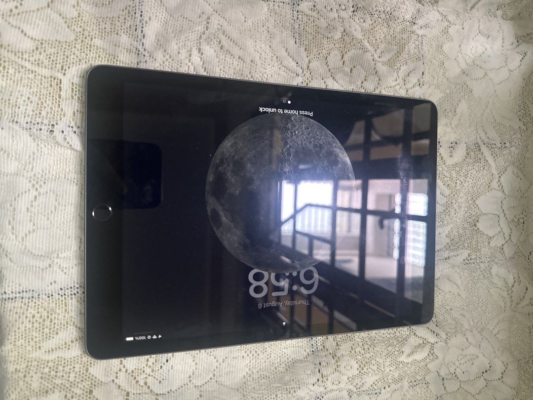iPad 9th generation (Category: iPad) located in Quezon City. Submitted by starskite (Listing ID 1454000120, Image 1). Description: Selling iPad 9th generation for 10k. Battery is good with up to 10-12 hours of use. Pwede pang students or pang work .