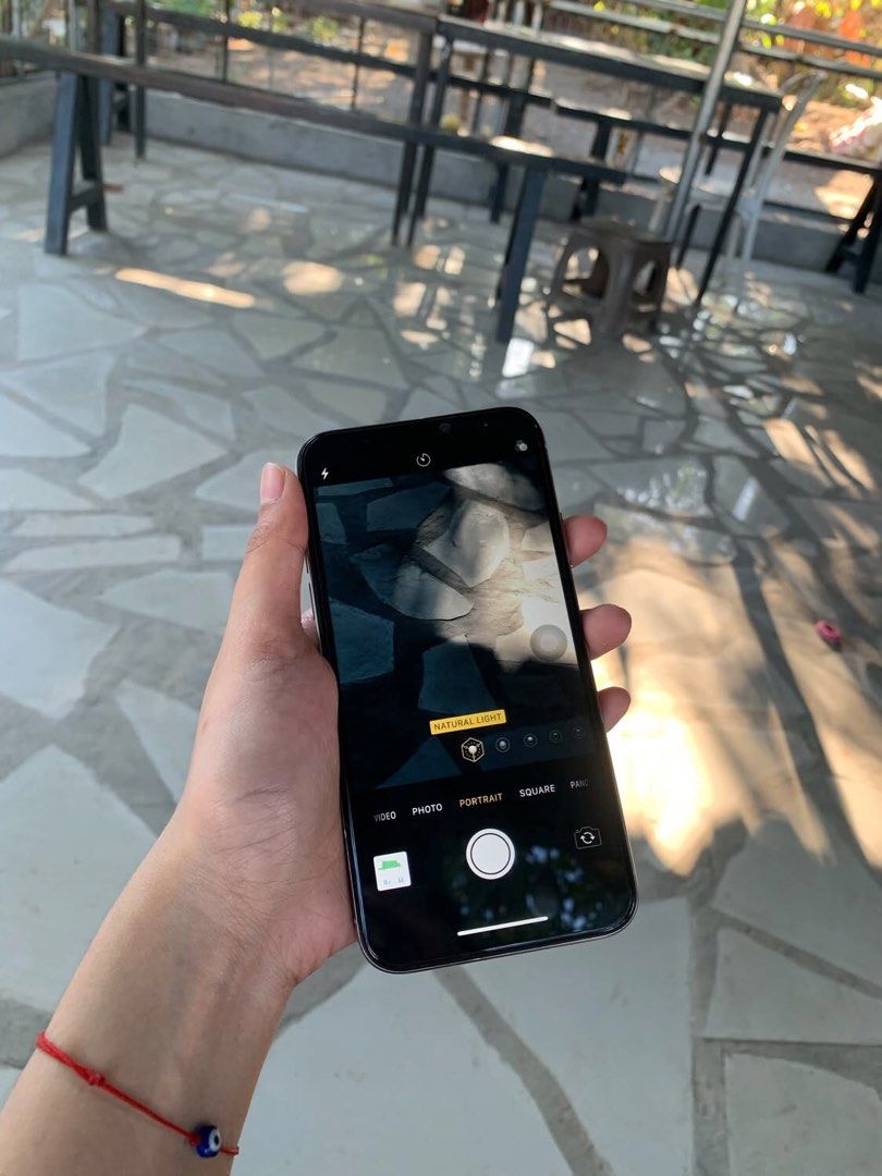 IPHONE X 64GB (Category: iPhone X Series) located in Manila. Submitted by gwensteffani0804 (Listing ID 1453917658, Image 2). Description: HONEST ISSUE: Sira speaker (can only used with earphone or airpods) Bawal ireset (apple id failure) No truetone & face id Other than that all goods, camera works perfectly fine.