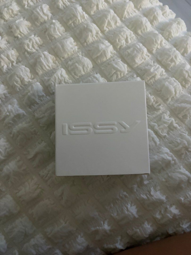 Issy True Flex Gel Powder (Universal) (Category: Makeup) located in Manila. Submitted by nyxpdeclutter.m (Listing ID 1453862240, Image 3). Description: .