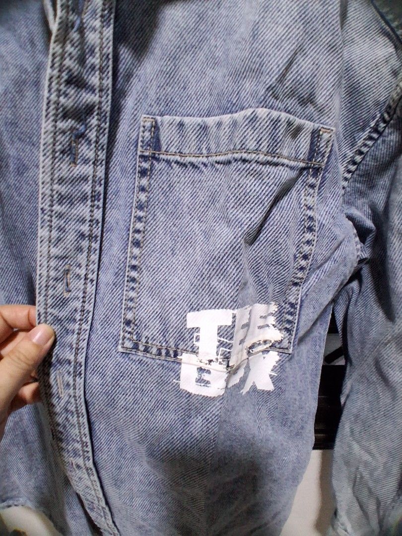 Jackets (Category: Coats, Jackets and Outerwear) located in Singapore. Submitted by lehvans2019 (Listing ID 1453977488, Image 3). Description: like new good conditions.