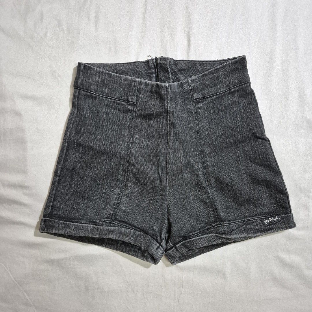 JAG High Waisted Denim Shorts Size 27 (Category: Shorts) located in Caloocan City. Submitted by pamev (Listing ID 1453908345, Image 1). Description: - JAG Denim Shorts - Size: 27 rfs: decluttering mop: gcash/maya/bdo/bpi shipping: j&t/lalamove/grab (sf to be shouldered by the buyer) loc: north caloocan.