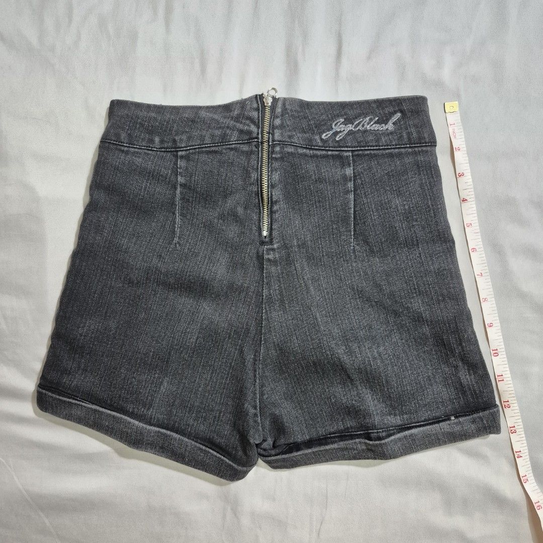 JAG High Waisted Denim Shorts Size 27 (Category: Shorts) located in Caloocan City. Submitted by pamev (Listing ID 1453908345, Image 3). Description: - JAG Denim Shorts - Size: 27 rfs: decluttering mop: gcash/maya/bdo/bpi shipping: j&t/lalamove/grab (sf to be shouldered by the buyer) loc: north caloocan.