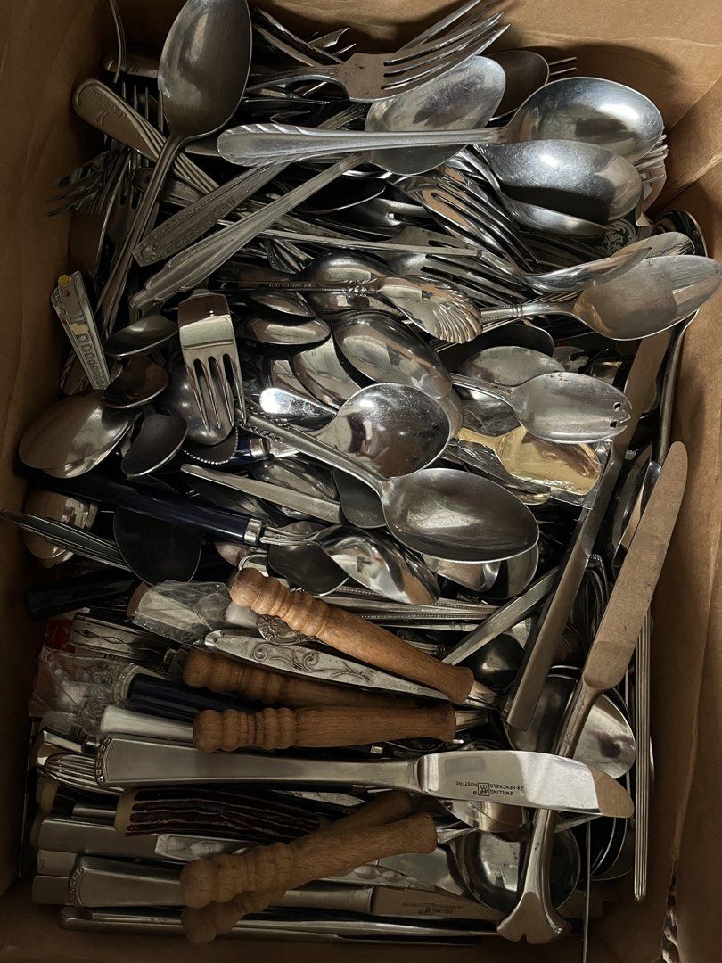 Japan Flatware 1box bulk (Category: Dinnerware & Cutlery) located in Calasiao. Submitted by maxwayne200413 (Listing ID 1453846105, Image 1). Description: bulk as is untouched flatware .