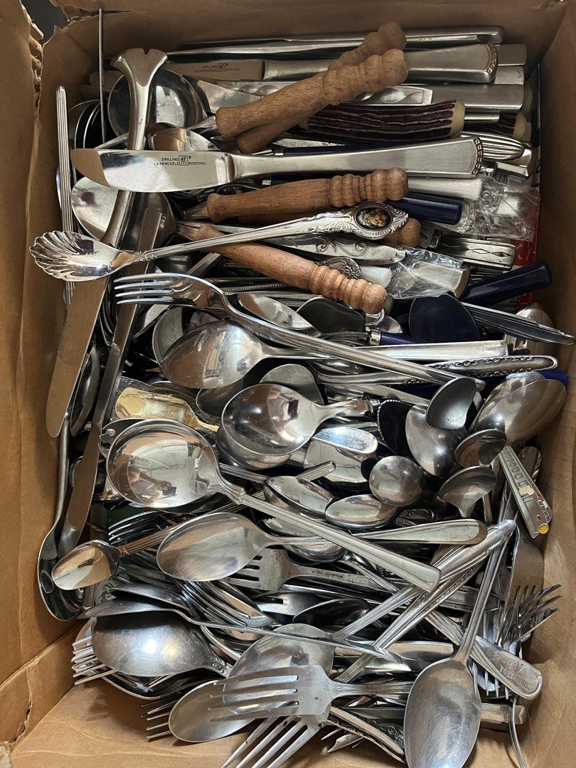 Japan Flatware 1box bulk (Category: Dinnerware & Cutlery) located in Calasiao. Submitted by maxwayne200413 (Listing ID 1453846105, Image 2). Description: bulk as is untouched flatware .